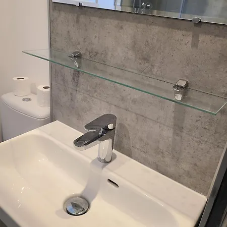 Apartamento Avec Tv Dans La Et Le Salon Brest